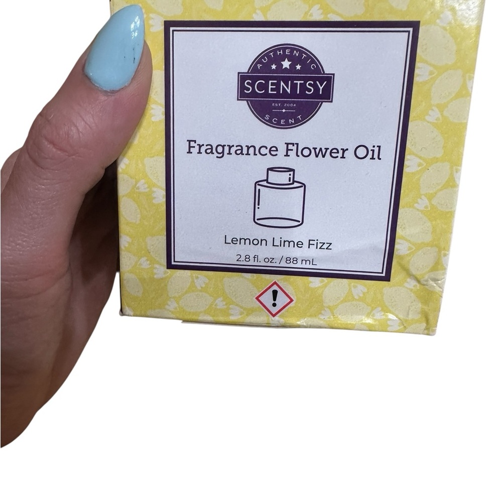 SCENTSY NIB LEMON LIME FRAGRANCE FLOWER OIL FULL SIZE